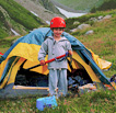 Палатка туристской семьи на Кавказе