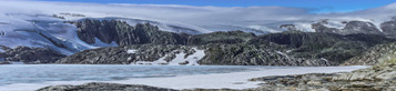 Озеро у края ледника Фолгефонна в Норвегии