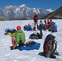 Горные туристы на леднике в Альпах